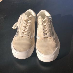 Van’s off white classic sneaker with zipper detail